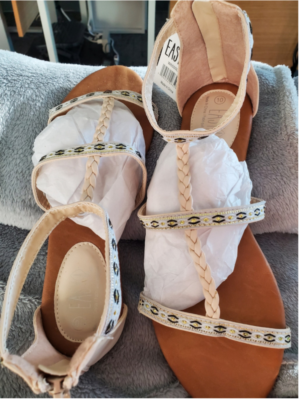 🩴 Women's Easy USA Sandals Size 10 Beige Gold Strappy Flat Shoes